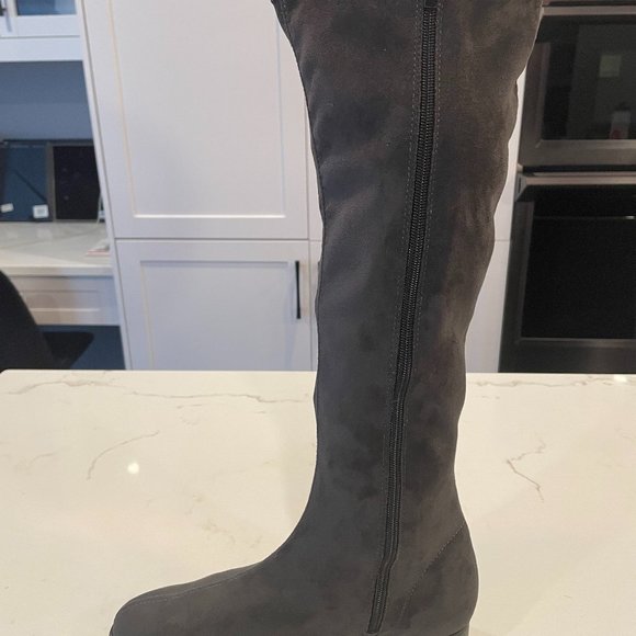 Ron White Grey Stretch Eco Suede Boot Size Euro 38/US 7.5/8 NEW - Picture 1 of 10